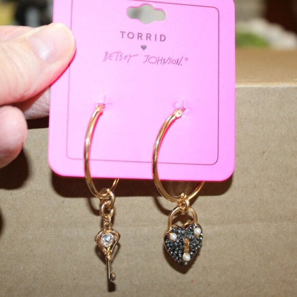 NWT Torrid Betsey Johnson Lock and Key Mismatch earrings NICE!! - Picture 1 of 7